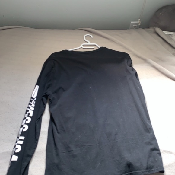 Guess long sleeve graphic Tee - Picture 2 of 2